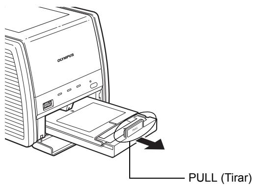 OLYMPUS P-11 - Extracción de la bandeja del papel de la impresora - 2