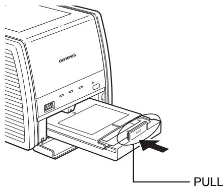OLYMPUS P-11 - Inserting the paper tray into the printer - 2