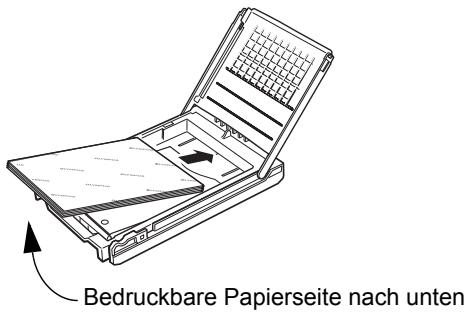 OLYMPUS P-11 - Papier mit der bedruckbaren Seite nach unten in das Papierfach einlagen. - 1