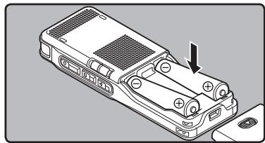 OLYMPUS DM-450 - Inserting batteries - 2