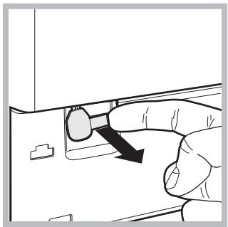 HOTPOINT AQ8F 292 U - Ouverture manuelle de la porte hublot - 2