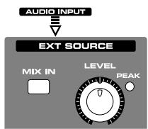 ROLAND FANTOM X8 - Si vous utilisez l'entrée AUDIO INPUT, régalez le volume à l'aide du bouton EXT SOURCE LEVEL. - 1