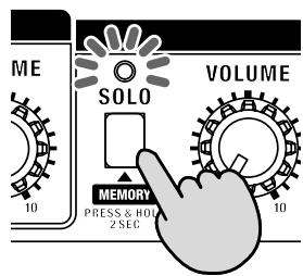 ROLAND CUBE-80X - Halten Sie die SOLO-Taste auf dem Bedienfeld solange gedrückt, bis die LED zu blinken beginnnt (ungefahr 2 Sekunden oder länger). - 1