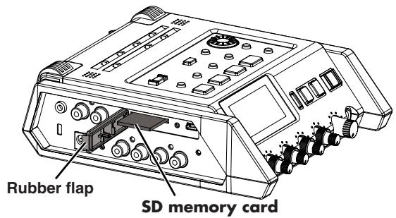 ROLAND R-44 - Inserting the SD Memory Card - 1