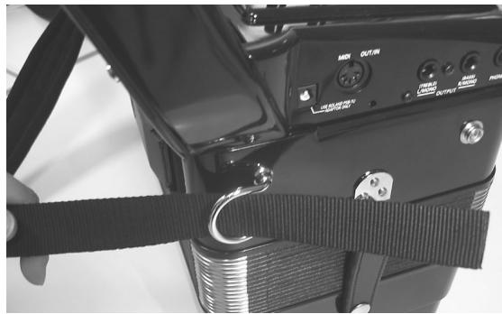 ROLAND FR-3XB WH - Unpack the straps. - 6