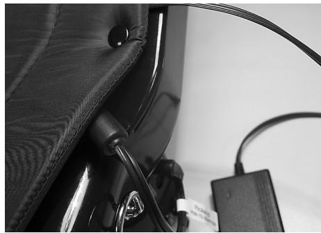 ROLAND FR-3XB WH - Reinstall the cushion, taking care to secure the adapter cable and/or MIDI cable you have just installed. - 2