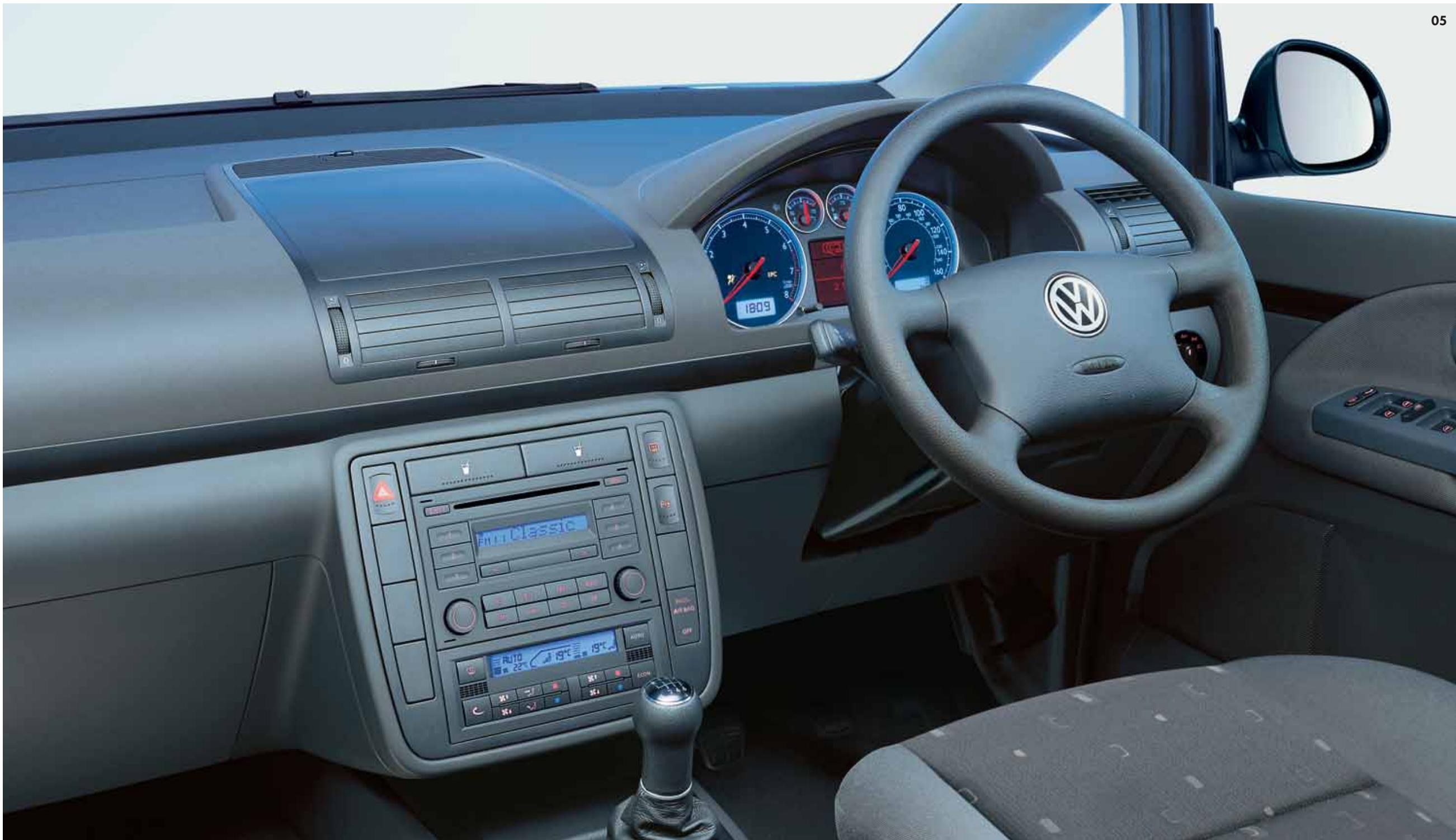 VOLKSWAGEN SHARAN - The Sharan S and BlueMotion S. - 6