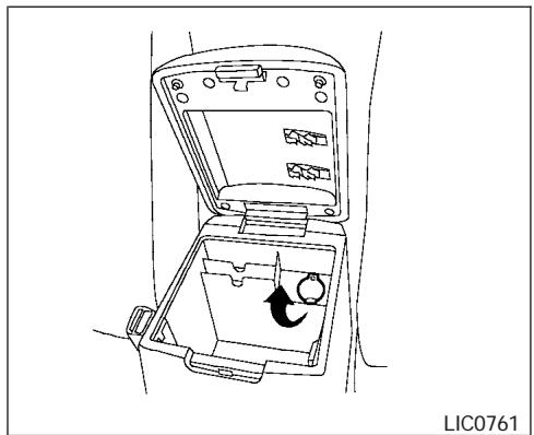 NISSAN FRONTIER 2005 - POWER OUTLET - 2