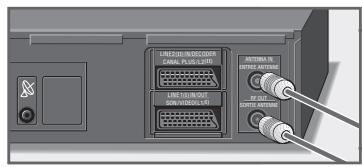 GRUNDIG GV 900 SV/1 - Connecting the aerial, TV set, satellite receiver and mains cable - 1