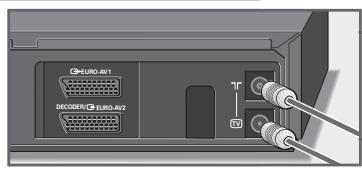 GRUNDIG GV 9000 SV - Connecting the aerial, TV set and mains cable - 1