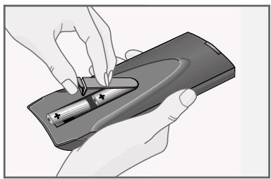 GRUNDIG XEPHIA 42 PXW 110-6710 TOP - Inserting batteries in the remote control - 1