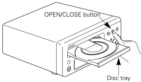 DENON D-M51DVS - Opening and Closing the Disc Tray - 1