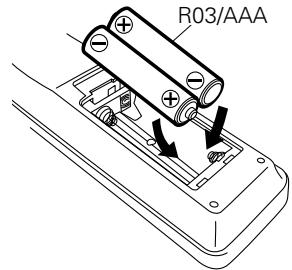 DENON PMA-520AE - Insertion des piles - 2