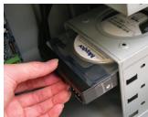 GIGABYTE GA-8IG1000-L - Memasang Perangkat IDE dan SATA - 1