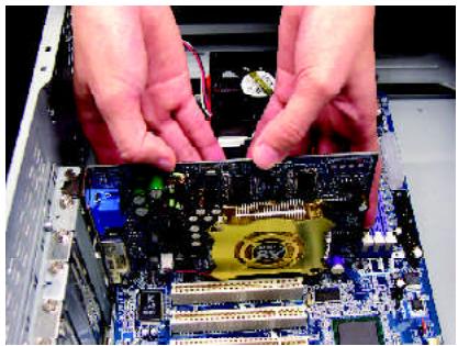 GIGABYTE GV-N57128DE - To install your graphics accelerator card: - 4
