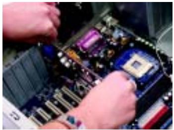 GIGABYTE GV-R9264D - To install your graphics accelerator card: - 3