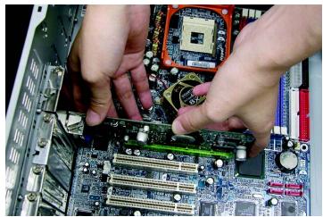 GIGABYTE GV-R92S128T - Hardware Installation - 1