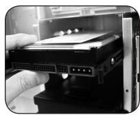 GIGABYTE ISOLO 220 - 4-8 Installation of 3.5" Internal Device Bay - 1