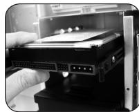 GIGABYTE ISOLO 230 - 4-8 Installation of 3.5" Internal Device Bay - 1