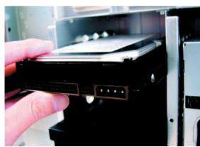 GIGABYTE POSEIDON - 4-8 Installation of Built-in HDD (Hard Disc Drive) - 1