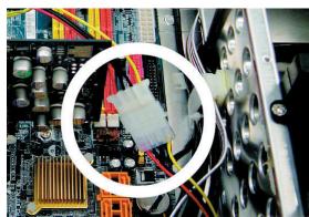 GIGABYTE POSEIDON - 4-9 Power cable installation of the front projector light - 1