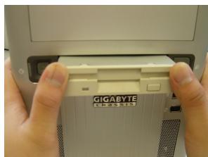 GIGABYTE POSEIDON - Installation of 3.5" Front Device Bay - 1
