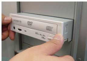 GIGABYTE POSEIDON - Installation of 5.25" Front Device Bay - 3