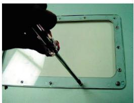 GIGABYTE POSEIDON - 1-2-1 To replace the See-through side panel: - 4