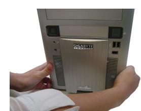 GIGABYTE POSEIDON - 1-3-1 To remove front panel: - 2