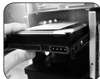 GIGABYTE POSEIDON 310 - 4-8 Installation of 3.5" Internal Device Bay - 1