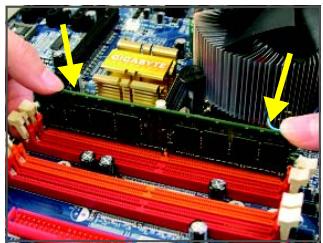 GIGABYTE GA-P35-S3 - 1-4-2 Installing a Memory - 3