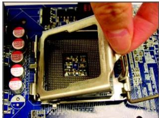 GIGABYTE GA-P35-S3 - 1-3-1 Installing the CPU - 5