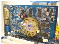 GIGABYTE 8I845GVM-RZAC - 安装适配卡 - 1