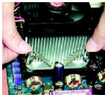 GIGABYTE GA-8PE800 PRO-R - Step 1-2: CPU Heat Sink Installation - 2
