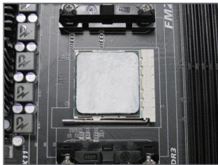 GIGABYTE GA-F2A85XN-WIFI - 1-3-2 Installing the APU cooler - 1