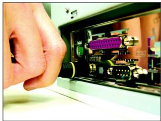 GIGABYTE GA-MA790FX-DS5 - Conneting a S/PDIF out Cable - 1