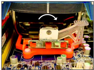 GIGABYTE GA-MA790FX-DS5 - 1-3-2 Installing the CPU Cooler - 5