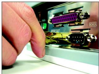 GIGABYTE GA-MA790FX-DS5 - Conneting a S/PDIF out Cable - 2