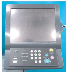 KONICA MINOLTA BIZHUB PRO 1050E - Mettez l'interrupteur secondaire sur ON. - 1