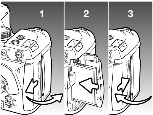 KONICA MINOLTA DYNAX 5D - INSERTING AND CHANGING A MEMORY CARD - 2