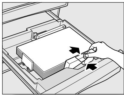 KONICA MINOLTA 7045 - While pressing the release knob, move the side guide plate against the paper. - 1