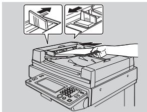 KONICA MINOLTA BIZHUB C352 - Réglez les guides du papier. - 1