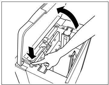 KONICA MINOLTA DI551 - Remplissage du bac d'alimentation de papier 4 - C-404 (option) - 1