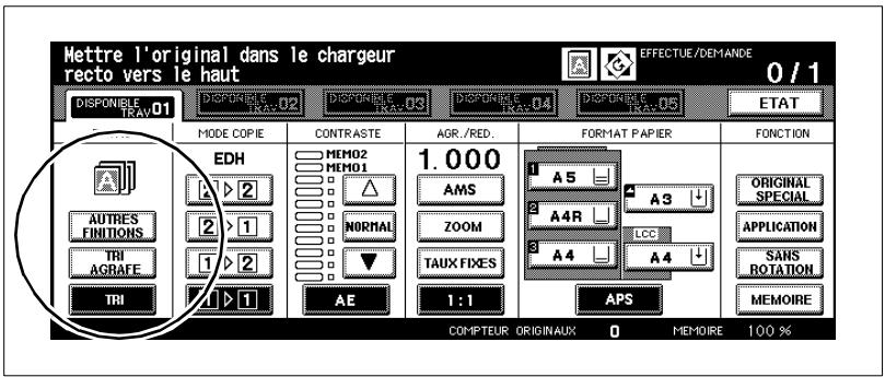 Mettre l'original dans le chargeur recto vers le haut EFFECTUE/DEMANDE 0 / 1 DISPONIBLE TRAV-01 DISPONIBLE KA-02 DISPONIBLE KA-03 DISPONIBLE KA-04 DISPONIBLE KA-05 ETAT MODE COPIE CONTRASTE AGR./RED. FORMAT PAPIER FONCTION EDH MEMO2 MEMO1 1.000 AMS A5 A3 ↓ ORIGINAL SPECIAL AUTRES FINITIONS 2 > 1 NORMAL ZOOM A4R ICC APPLICATION TRI AGRAFE 1 > 2 TAUX FIXES A4 A4 ↓ SANS ROTATION TRI 1 > 1 AE 1:1 APS MEMOIRE COMPTEUR ORIGINAUX 0 MEMOIRE 100 %