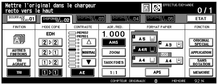 Mettre l'original dans le chargeur recto vers le haut BOURRAGE TRAY 01 DISPONIELE TRAY 02 DISPORIE LE TRAY 03 DISPORIE LE TRAY 04 DISPORIE LE TRAY 05 ETAT FINITION MODE COPIE CONTRASTE AGR./RED. FORMAT PAPIER FONCTION AD EMO2 MEMO1 AUTRES FINITIONS 2 ▶ 2 TRI 2 ▶ 1 AGRAFE 1 ▶ 2 TRI 1 ▶ 1 AE 1:1 APS COMPTEUR ORIGINAUX 0 MEMOIRE 92%