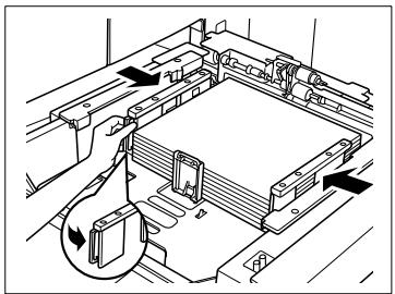 KONICA MINOLTA DI551 - Remplissage des bacs d'alimentation de papier 1 et 2 - 4