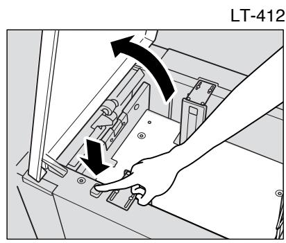KONICA MINOLTA 7255 - Loading Paper in LCT (LT-402/LT-412) - 2