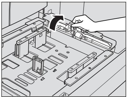 KONICA MINOLTA 7255 - Open the paper feed roller. - 1