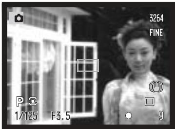 KONICA MINOLTA DIMAGE A200 - FOCUS LOCK - 2