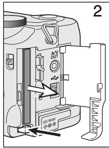 KONICA MINOLTA DIMAGE S404 - CHANGING THE COMPACTFLASH CARD - 2